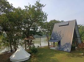 Kaitoon's River House, cabaña o casa de campo en Ratchaburi