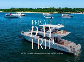 Private Yacht Bali to Nusa Penida, laivamajoitus kohteessa Ujung
