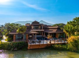Luxury 5 Bedroom Villa close to Beach! (SRS), semesterhus i Hua Hin