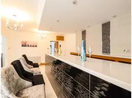 6BD Vacation Home with Indoor Pool