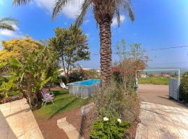 Sea of Galilee Country House Retreat by Sea N Rent, üdülőház Javnéban