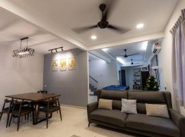 Georgetown 15Px V Kids Pool n KTV n Jacuzzi Spa n Pool Table n Trampoline, cottage in Gelugor