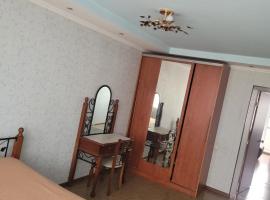 2-х комнатная квартира, hotel in Karagandy
