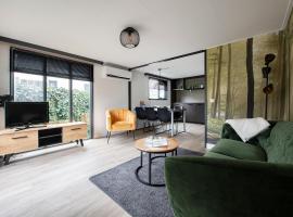 20, Nestled in the woods, Big Chalet and Garden!, semesterhus i Oisterwijk