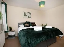 3 Bedroom Apartment - Huge cut price on long stays