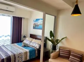 Great 1BR Aqua Livingstone with Netflix, Pool & Gym