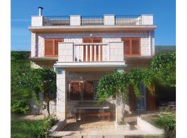 Villa near the river - mountain and vineyard views, מקום אירוח ביתי בBlato na Cetini