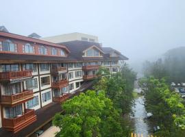 Unit 551,Privately Owned, Superior Room At the Forest Lodge Camp John Hay, Mountain View, 2 Double Beds, chalet i Baguio