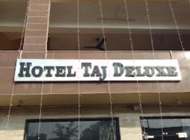 HOTEL TAJ DELUXE, Agra、アグラにあるAgra Airport - AGRの周辺ホテル