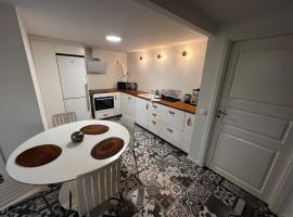 Apartment in Simontorp, hotel para famílias 