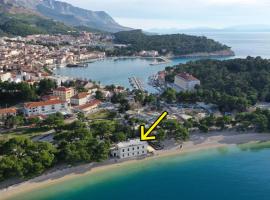Beach rooms Riviera - Žuta Kuća, hotell i nærheten av Sveti Petar fyr i Makarska