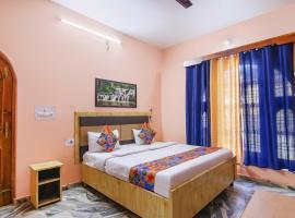 FabExpress Malti Guest House، فندق في كولو