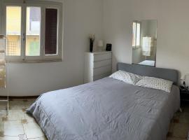 LALE Air conditioning, Wifi, Free parking HOME, hotel din Massa