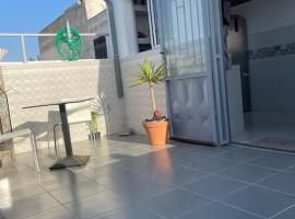 Appartement- Terrasse sublime, מלון באל ג'אדידה