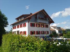 Gästehaus Grath, huoneisto kohteessa Lindenberg im Allgäu