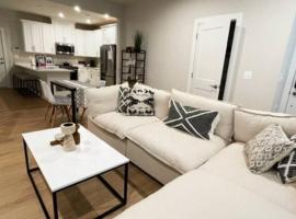 New 3BR condo near IAD airport weekly and monthly discount、ハーンドンのホテル