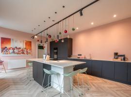 Villa Cézar - big house at the center of Bruges - free parking, prázdninový dům v Bruggách