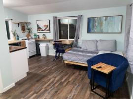 Cozy Little Cabin Slumber Village 3, biệt thự đồng quê ở Anchorage