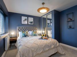 Elliot Oliver - Exquisite Two Bedroom Apartment With Garden, Parking & EV Charger, apartamentai mieste Čeltnamas