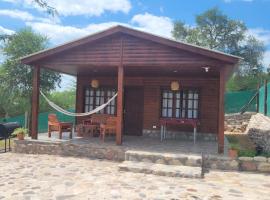 Cabaña Los Abuelos, парк-готель у місті Coronel Moldes