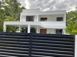 Posh Villa in TVM , Kowdiar, please contact host refeekhm at yah dot com or refeekhm at gmai el dot com