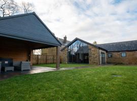 Northumberland Luxury Stays - The Shearling, hotell i West Chevington