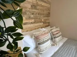 Aggie Beach Apartment - Unrivalled Beach Views