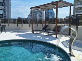 Lindo Flat no Edifício Cosmopolitan, com GARAGEM e PISCINA