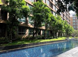 Cozy and delightful room with pool view, hotell i Kathu