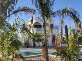 Baja Luna Norte - Desert and Whales with private rooftop, Hotel in San Carlos