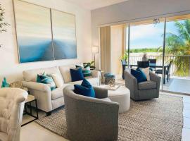 Amazing & Spacious Top Floor Condo with Bay View!, hotel with parking in Marco Island