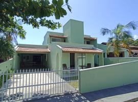 Casa Verde - 5 quartos a 600m Praia e próximo Beto Carrero, hotel em Penha