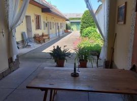 Bauernhaus mit großem Innenhof und Garten, hotel barat a Seefeld-Kadolz