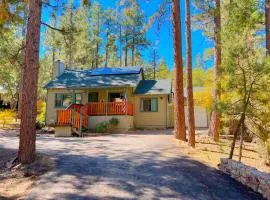 AC, spa, game room, and deck at The Golden Forest