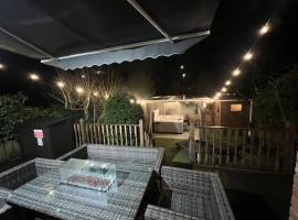 Freeman Hot Tub House, Free Parking, Transport Links, vil·la a Longbenton