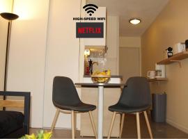 Grenoble hyper-centre + WiFi + Netflix, hotel near La Caserne de Bonne, Grenoble