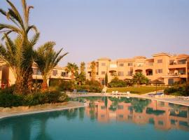 Award-winning 3-bedroom apartment near beach