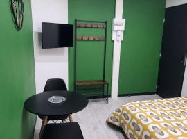 Studio Aloe tout confort rénové, hotel conveniente a Saint-Quentin