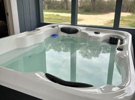 Creed's Cottage at Four Oaks, hotel con spa en New Braunfels