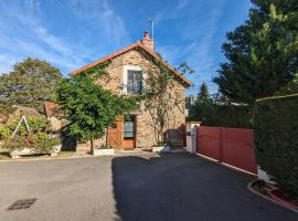 Gîte Pérassay, 4 pièces, 6 personnes - FR-1-591-152, hotel with parking in Pérassay