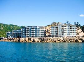 One Bright Point Magnetic Island, hotel in Nelly Bay
