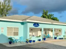 BLUE PAVILION - 3 Private Suites, 3 Kitchens, 4 Bedrooms, 3 Bathrooms - Steps to BEACH
