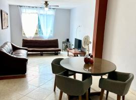 Apto a 300 mts de la Basilica de Buga + Wifi, holiday rental in Buga