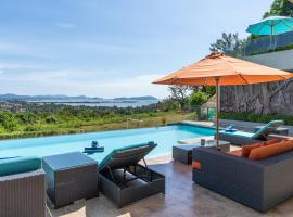 White Monkey Villa - Private Pool & Jacuzzi, hotel sa hidromasažnim kadama u gradu Pantai Čenang