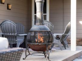 Fire Pit, Gas Grill, Huge Home, Walk To Tu, hotell i Tulsa