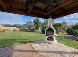 Wollondilly - Mansfield - Sleeps 10, holiday home in Goughs Bay