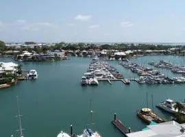 Spectacular Marina Views Apartment