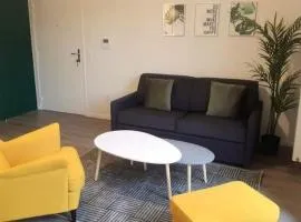 Cosy apartment with garden and parking near Paris