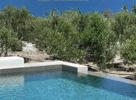 Saint John Oia-The Ultimate Private Heated Pool Villas