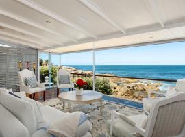 Sea Haven - Bakoven Beach Front Villa, maison de vacances au Cap